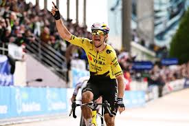 Wout van Aert holt sich den Sieg bei Paris-Roubaix